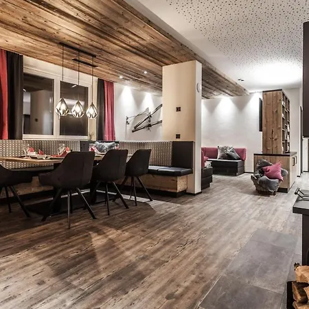 Alpenchalet Montafon 펜션 사슈른